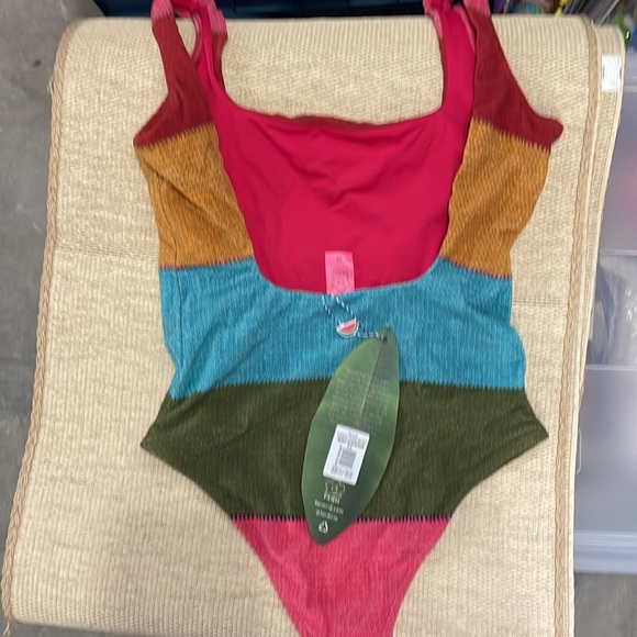 Farm Rio NEW wonderful toucan swim - Picture 3 of 8